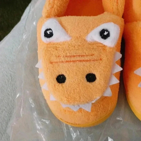 Toddler size 9 yellow cotton crocs...nwt - Picture 2 of 3